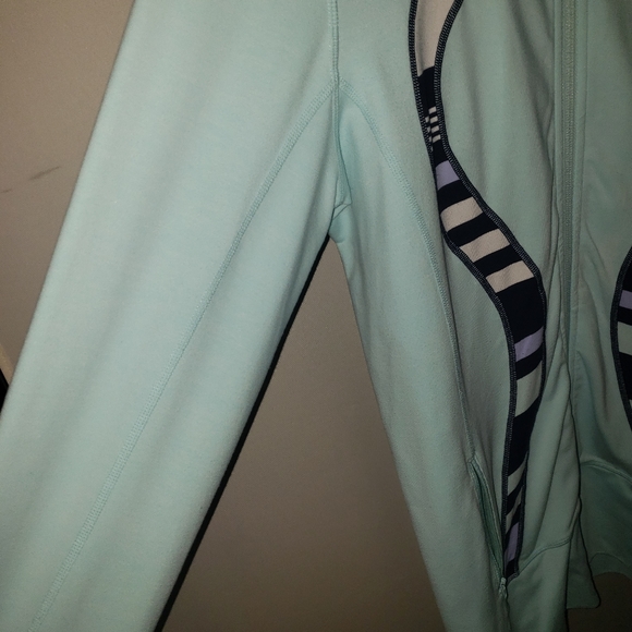 Lululemon In Stride Jacket 10 - Picture 10 of 11